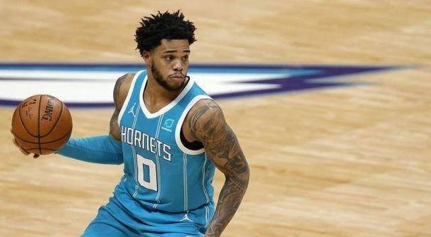 包含步行者主场力克黄蜂继续领先的词条