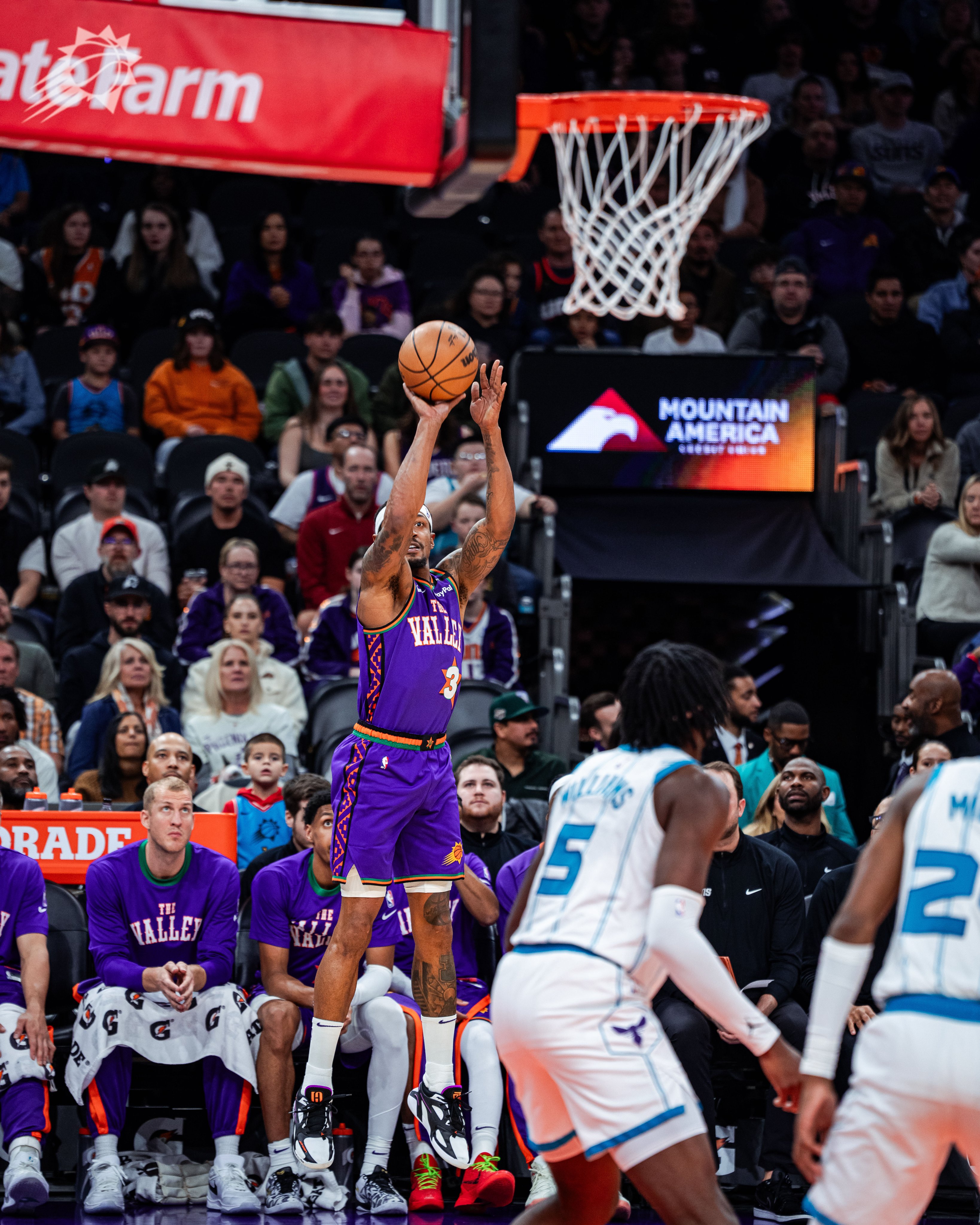 包含步行者主场力克黄蜂继续领先的词条