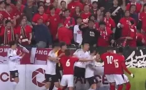 激烈较量！豪门球队展现出色表现