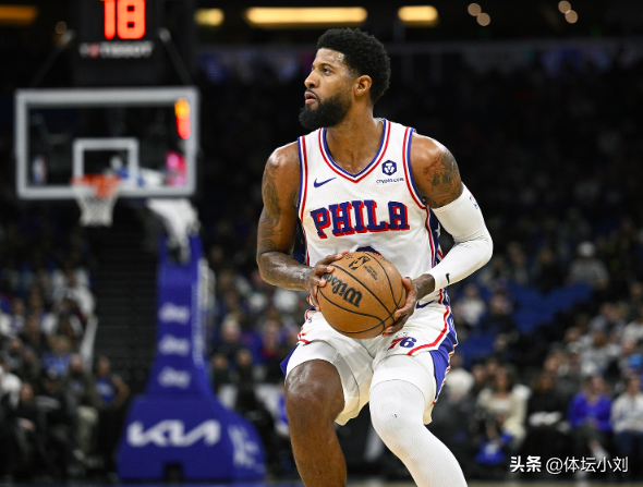 76人遭遇老鹰重压，恩比德摔倒不倒