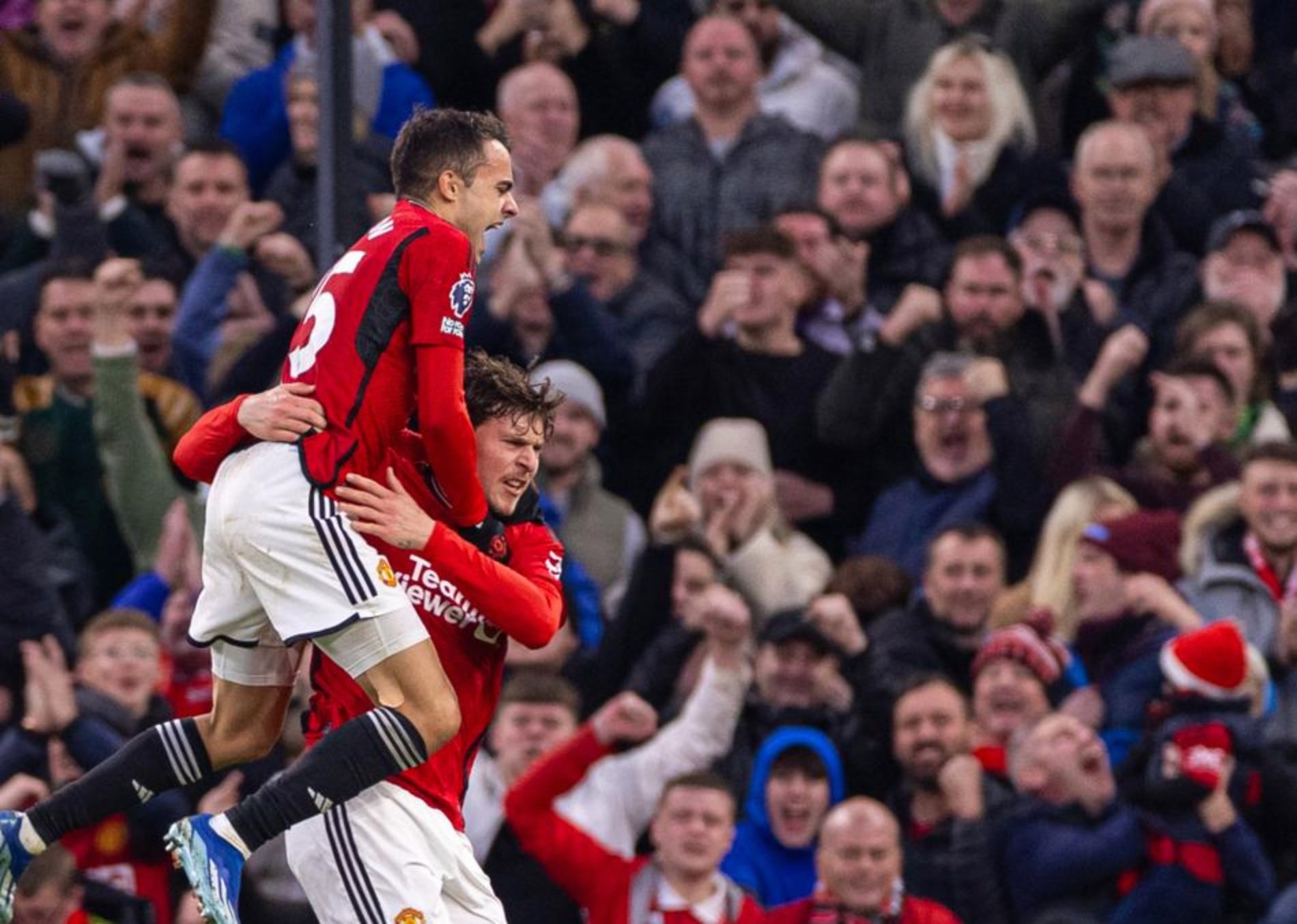 关于曼联队力克对手，轻松杀进赛场前四的信息