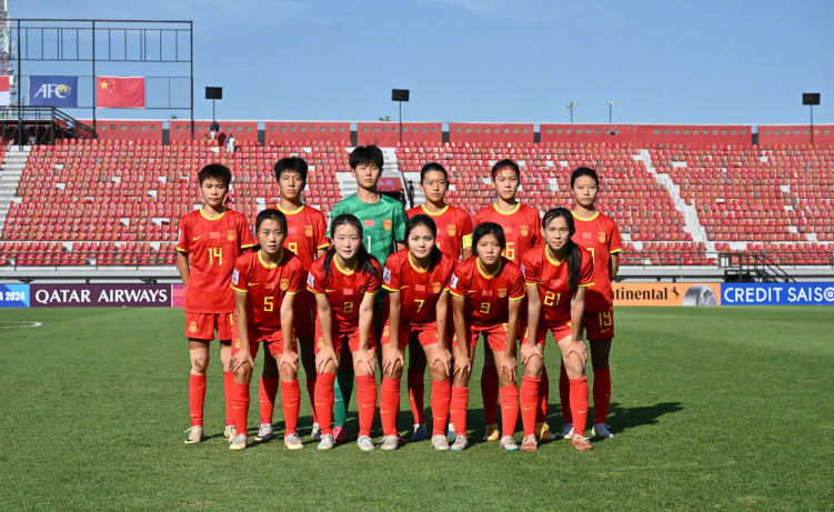 巴拉圭女足队在决赛中奋力拼搏