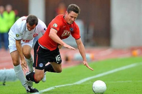 柏林联赛保级压力山大，主场告负后跌至倒数第三的简单介绍