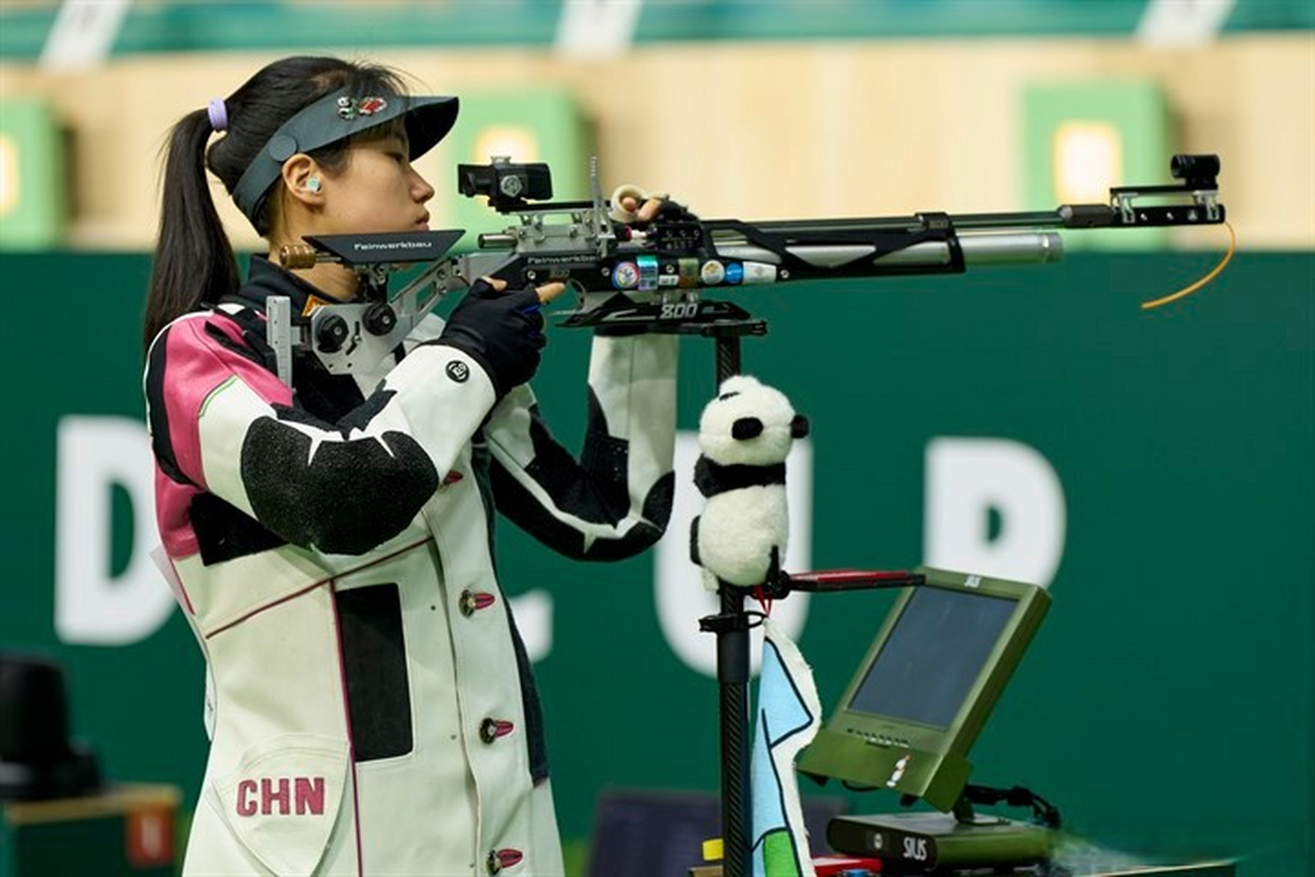 美国选手在射击比赛中取得优异成绩