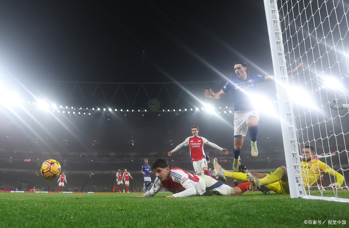 足球赛事呈现激动人心的场面